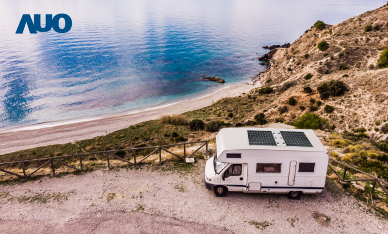 「可撓輕量化太陽光電板SunCurva」使用輕量特殊耐候型複合板取代傳統太陽能板的玻璃前板，不僅降低70%重量，每米平方僅3Kg；具有抗衝擊性能及通過電磁相容性測試，可應用於交通運輸工具，如露營車、遊艇等